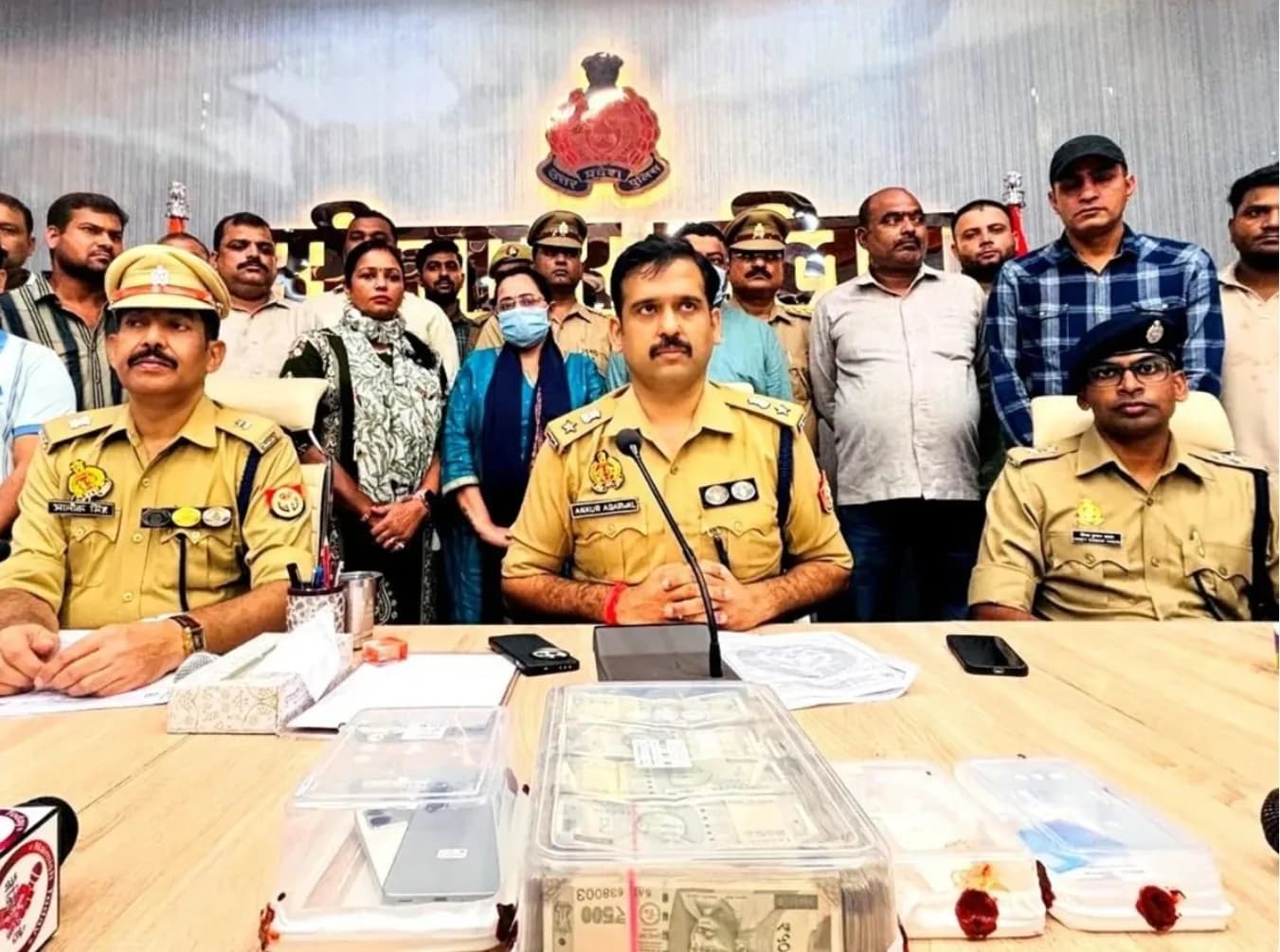 जिसे छह प्रदेशों की पुलिस नहीं ढूंढ पाई वो यूपी में पकड़े गए, छठी-पांचवी फेल पति-पत्नी का हैरतअंगेज कारनामा
