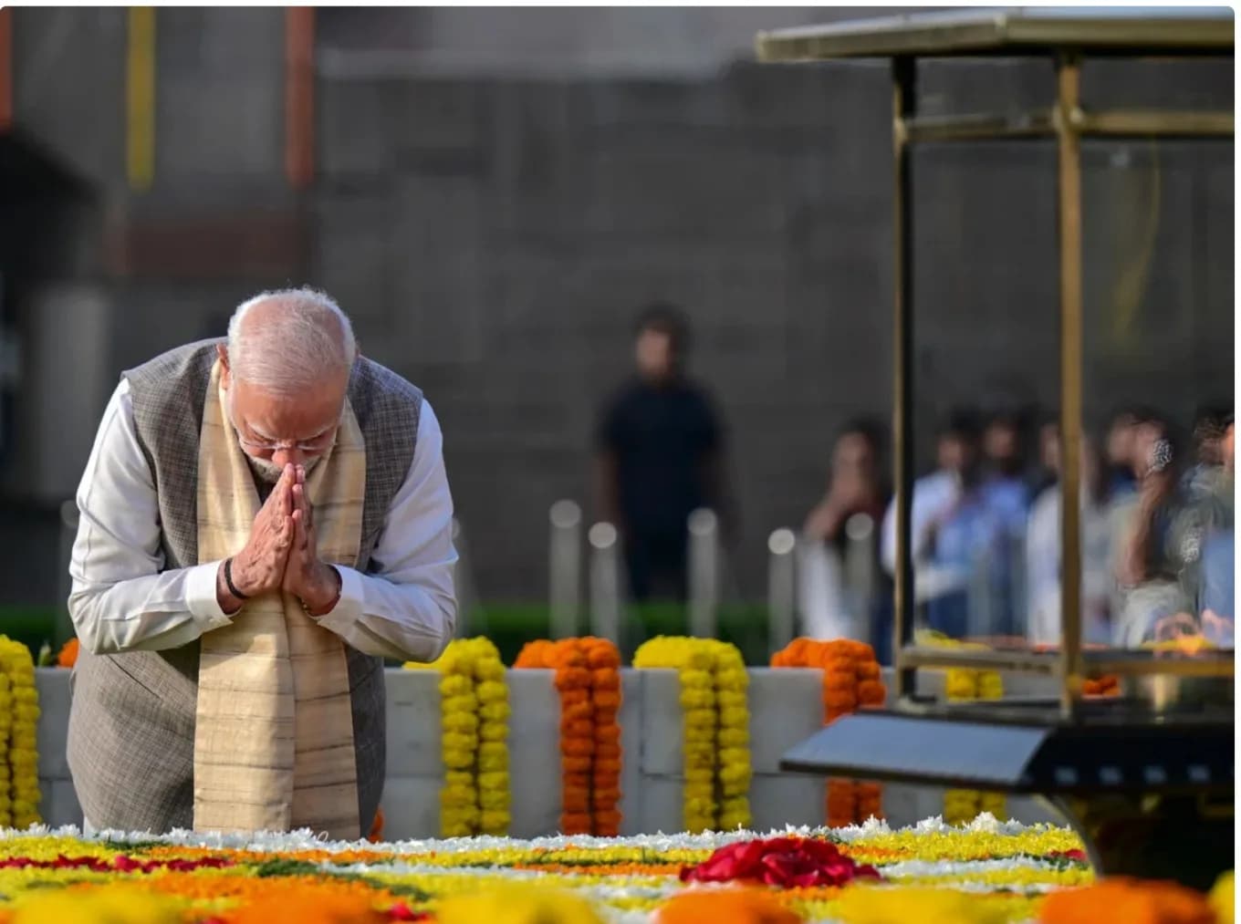 बापू के विचारों पर ही भारत विकसित राष्ट्र बनेगा; PM मोदी ने महात्मा गांधी को दी श्रद्धांजलि